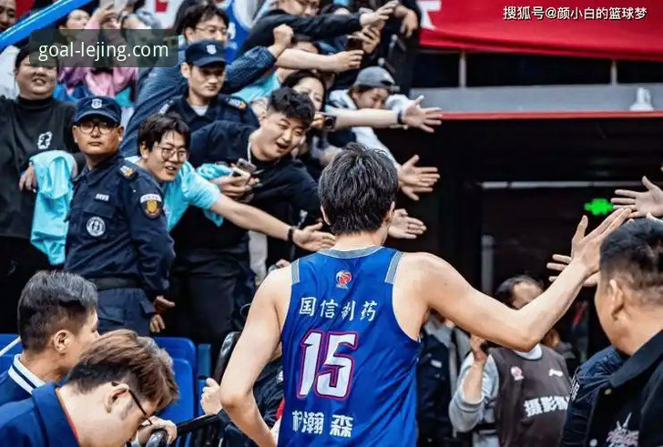 CBA季后赛实战分析：山西横扫青岛的关键策略与乐竞体育平台观赛必备知识
